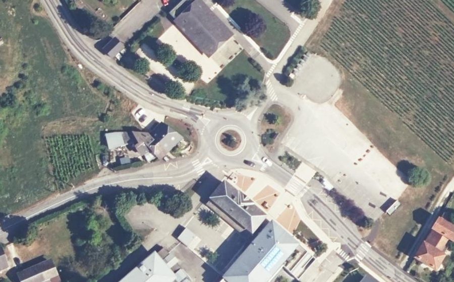 Vue aérienne du Rond-point anonyme n°25215900