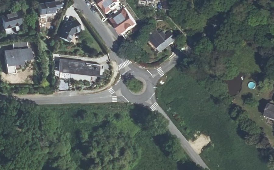 Vue aérienne du Rond-point anonyme n°25220384