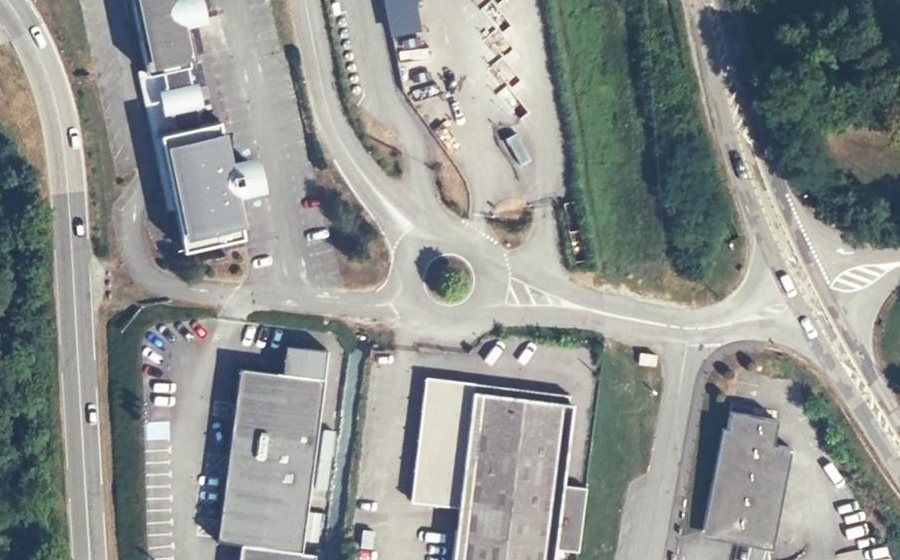 Vue aérienne du Rond-point anonyme n°252212259