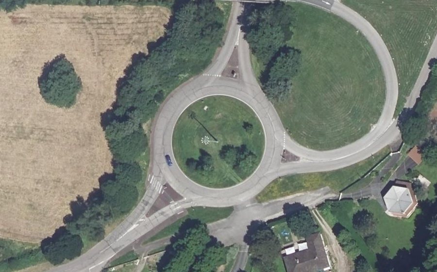 Vue aérienne du Rond-point anonyme n°25221578