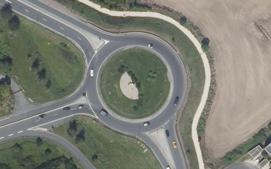 Vue aérienne du Rond-point anonyme n°25222048
