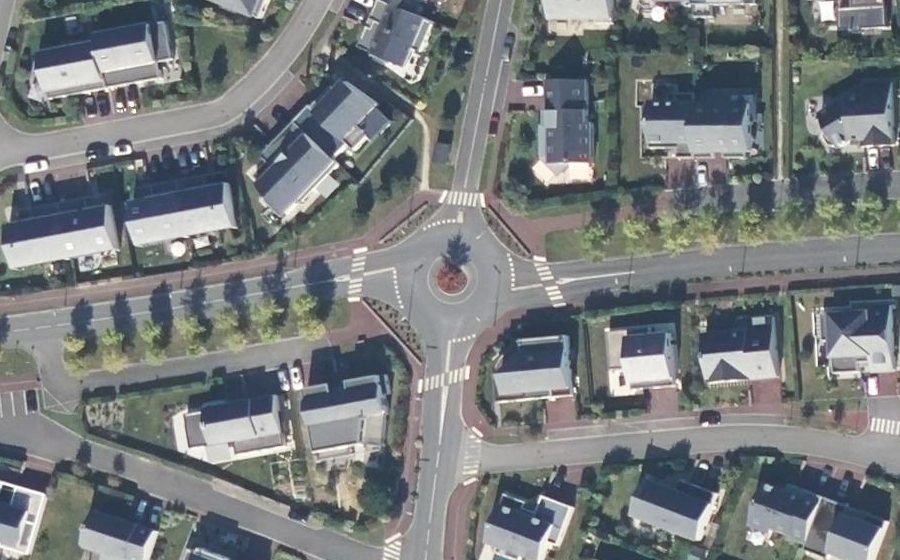 Vue aérienne du Rond-point anonyme n°25223582