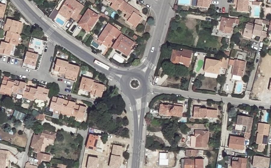 Vue aérienne du Rond-point anonyme n°252288332