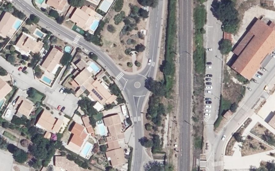 Vue aérienne du Rond-point anonyme n°252346006