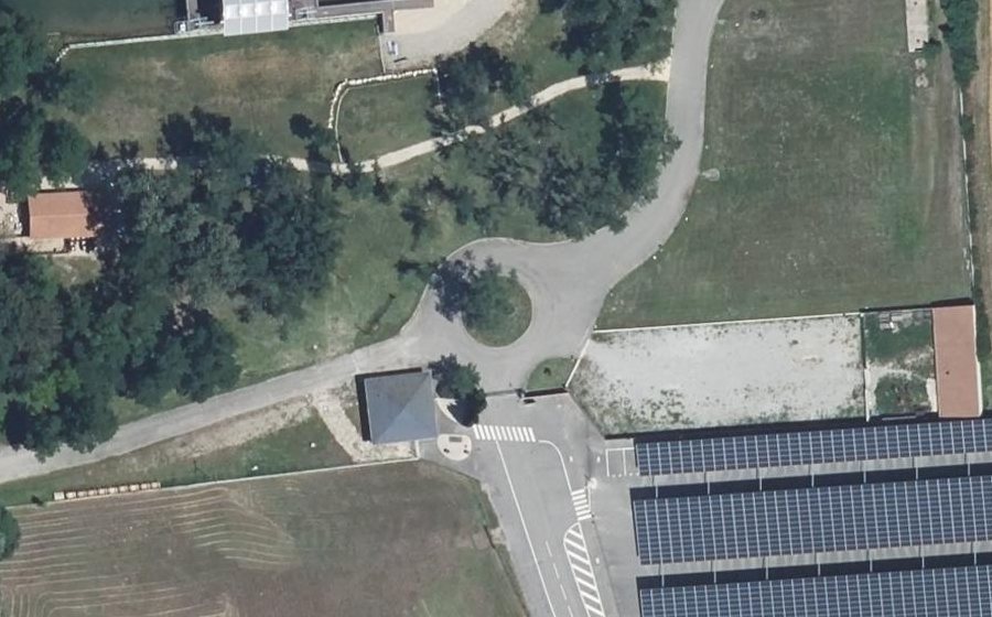 Vue aérienne du Rond-point anonyme n°252382016