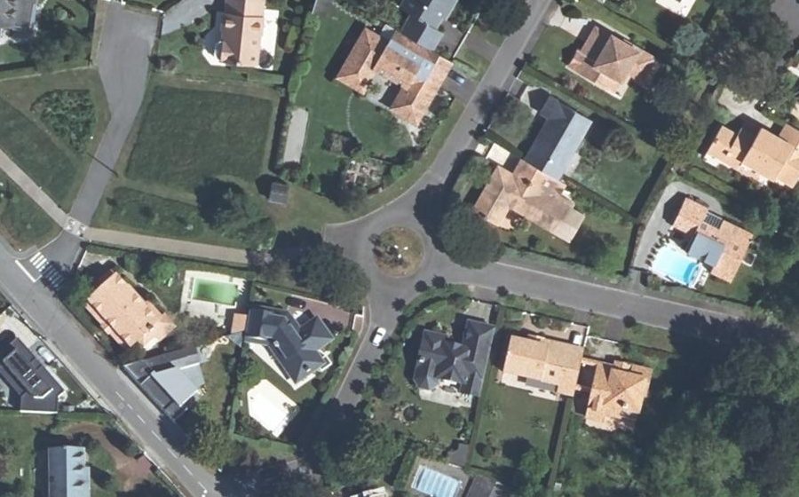 Vue aérienne du Rond-point anonyme n°25240394