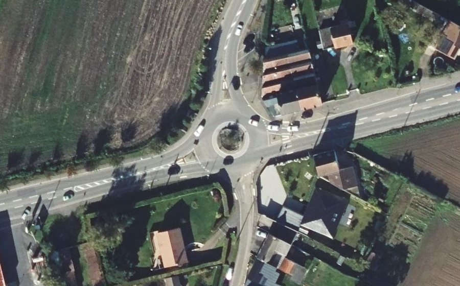 Vue aérienne du Rond-point anonyme n°252404516