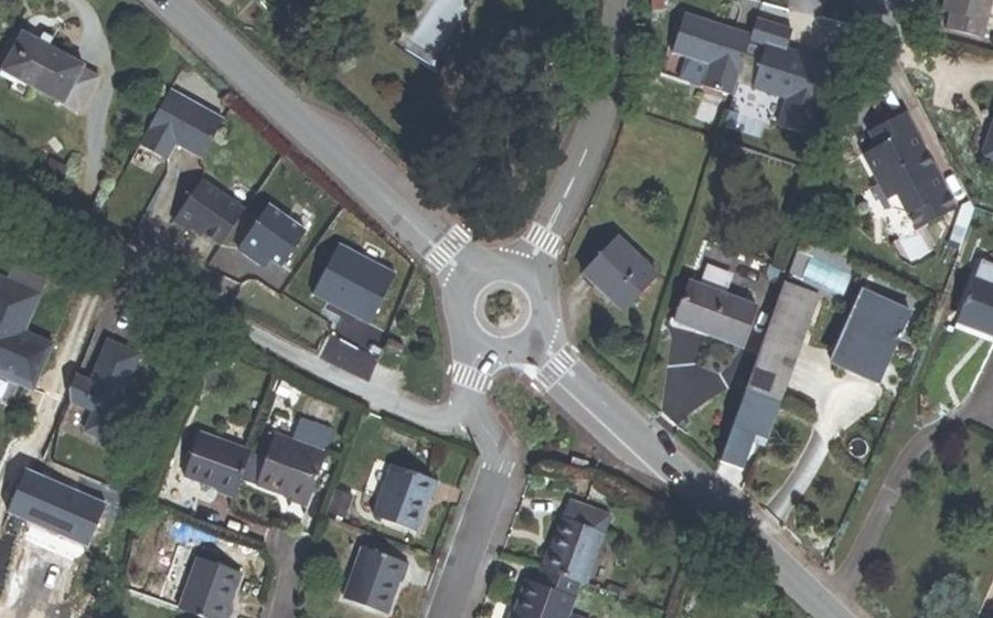 Vue aérienne du Rond-point anonyme n°252404687