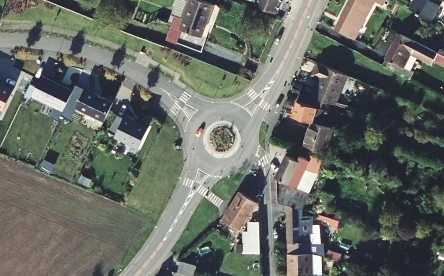 Vue aérienne du Rond-point anonyme n°252406005