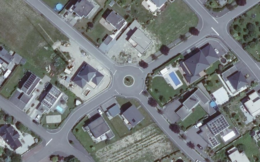 Vue aérienne du Rond-point anonyme n°252486407