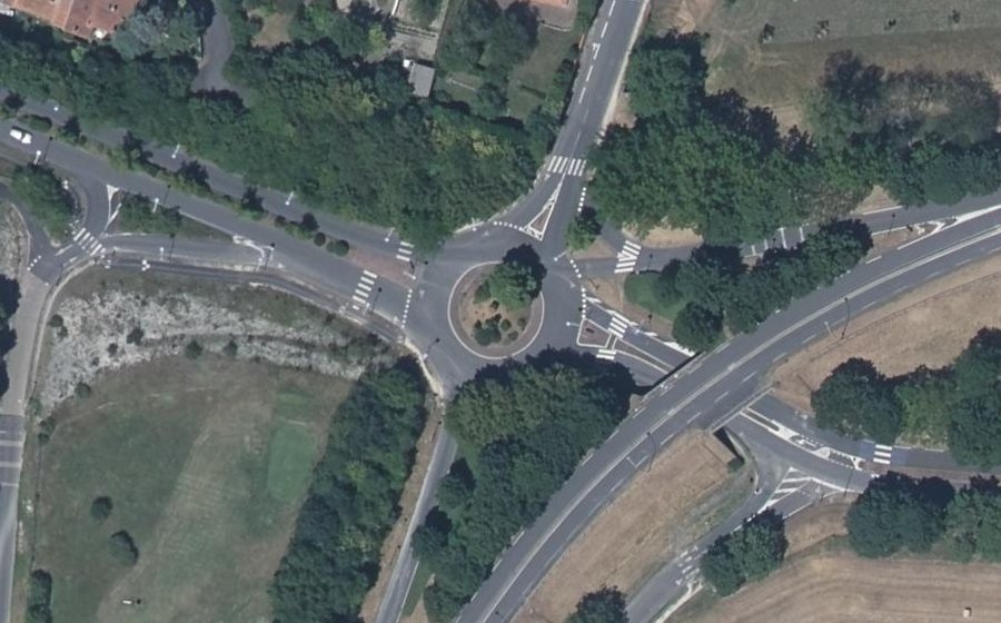 Vue aérienne du Rond-point anonyme n°25254570