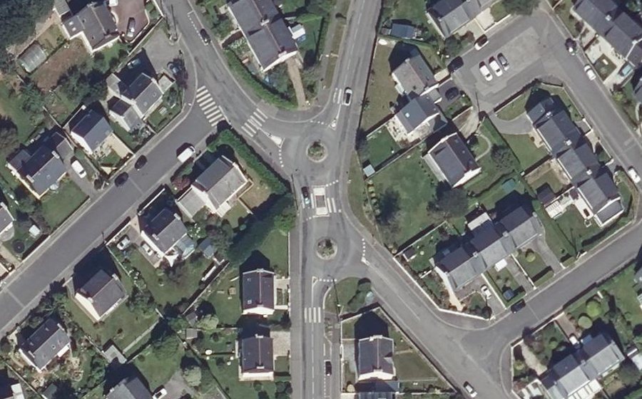 Vue aérienne du Rond-point anonyme n°25258763