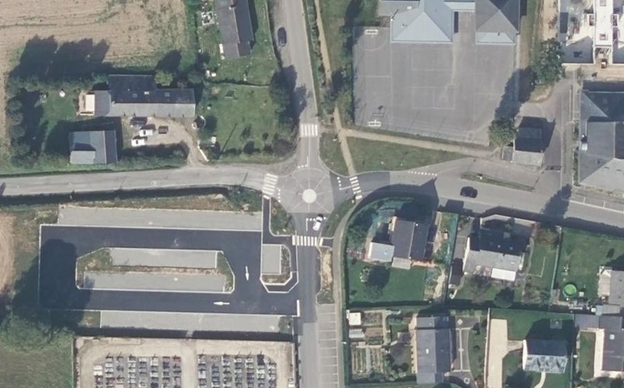 Vue aérienne du Rond-point anonyme n°25262126