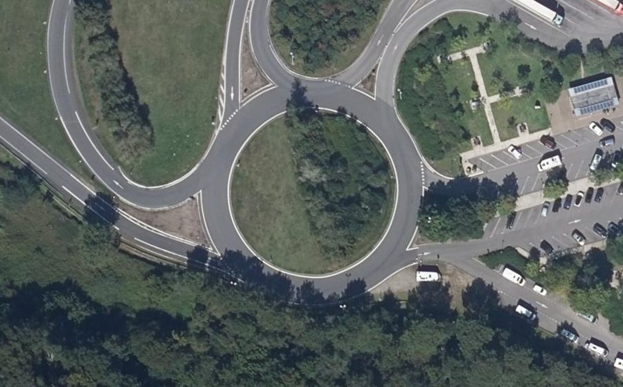 Vue aérienne du Rond-point anonyme n°25267132