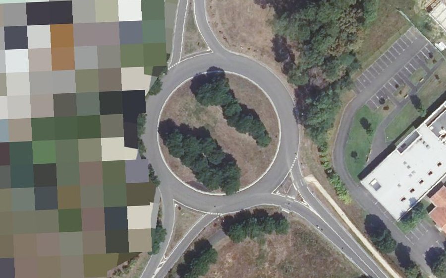 Vue aérienne du Rond-point anonyme n°252717909