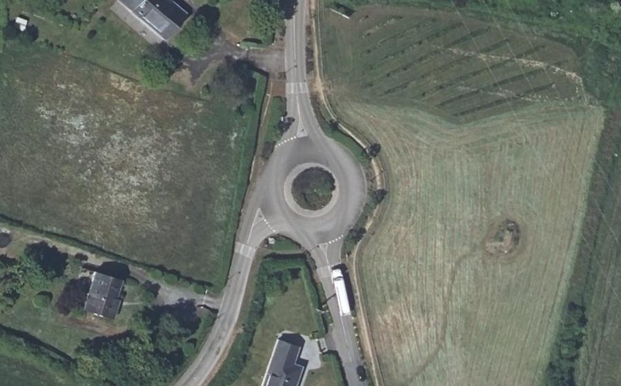 Vue aérienne du Rond-point anonyme n°252724203