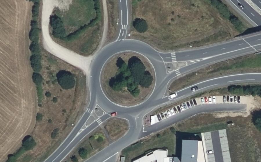 Vue aérienne du Rond-point anonyme n°25274282