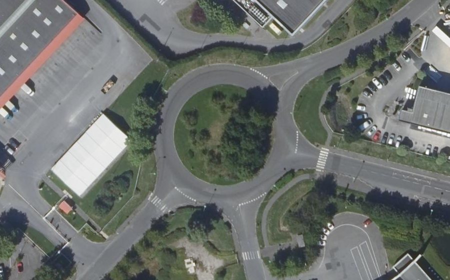 Vue aérienne du Rond-point anonyme n°25281935