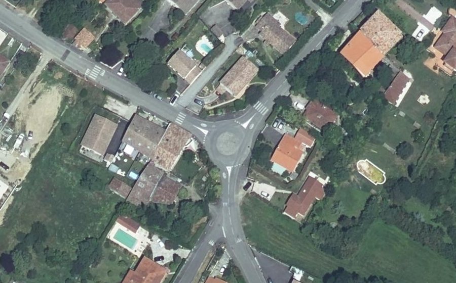 Vue aérienne du Rond-point anonyme n°25297768