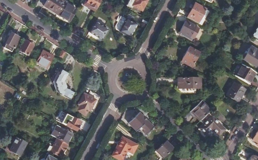 Vue aérienne du Rond-point anonyme n°25298464