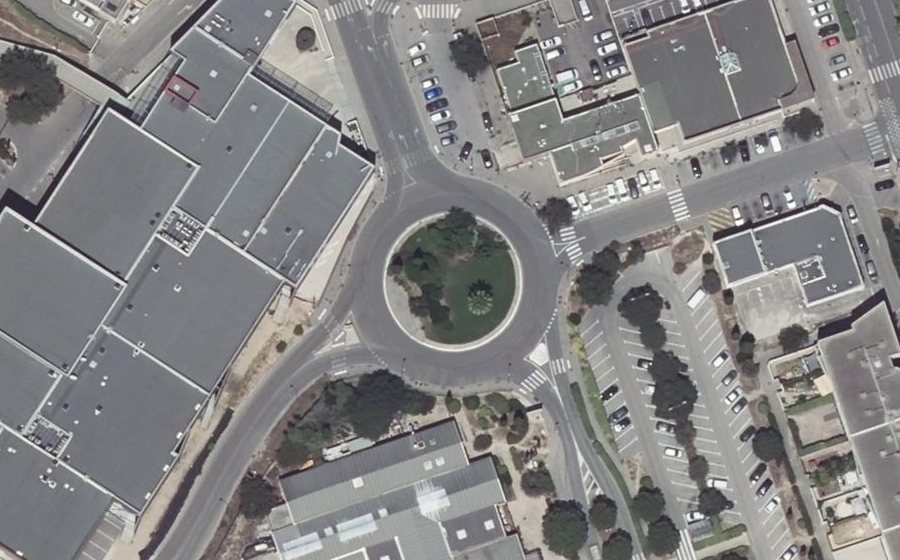 Vue aérienne du Rond-point anonyme n°25300685