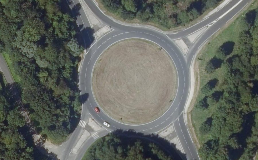 Vue aérienne du Rond-point anonyme n°25304545