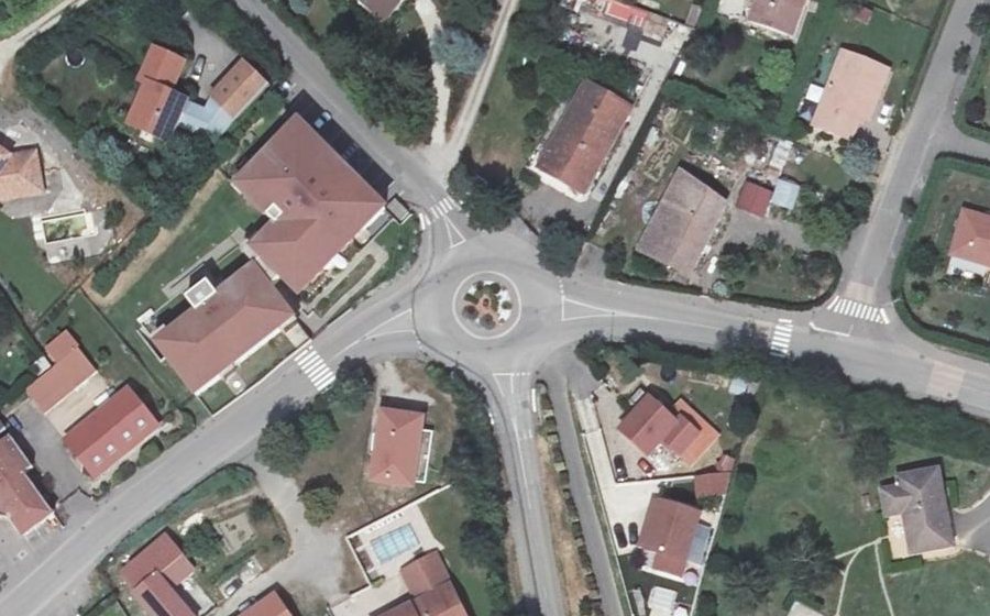 Vue aérienne du Rond-point anonyme n°25305651