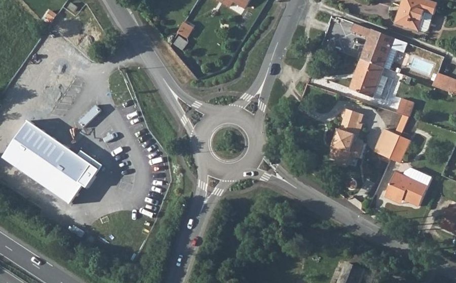 Vue aérienne du Rond-point anonyme n°25307817