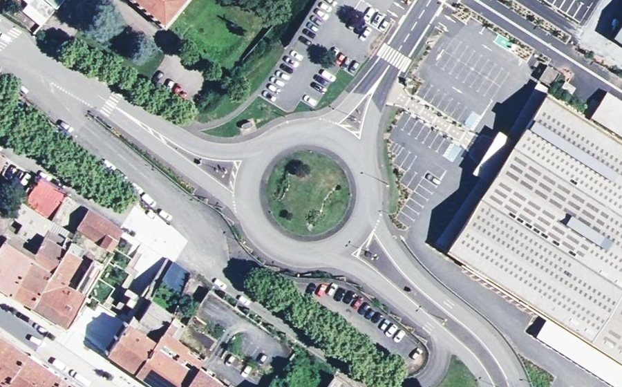 Vue aérienne du Rond-point anonyme n°25314373