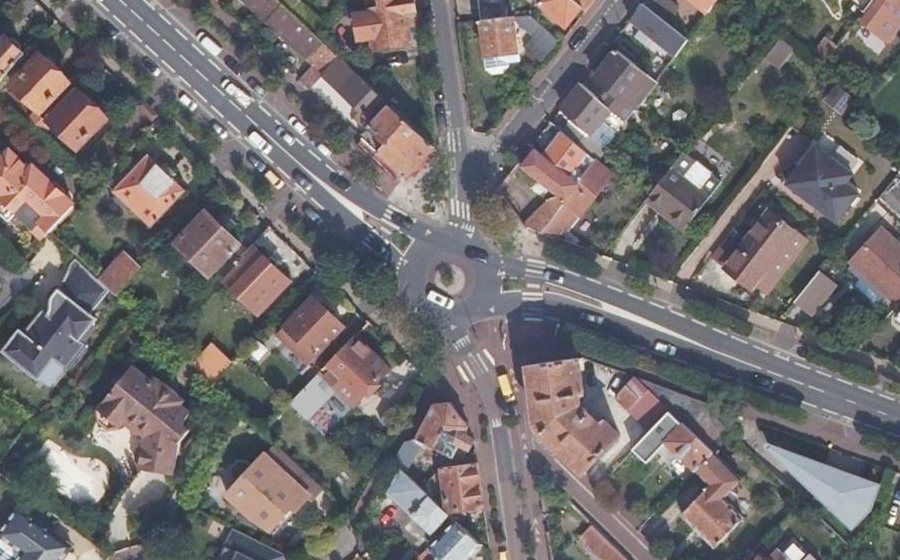 Vue aérienne du Rond-point anonyme n°25315741