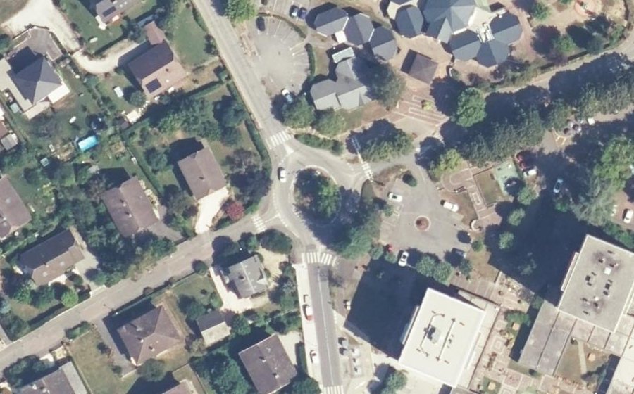 Vue aérienne du Rond-point anonyme n°25319954