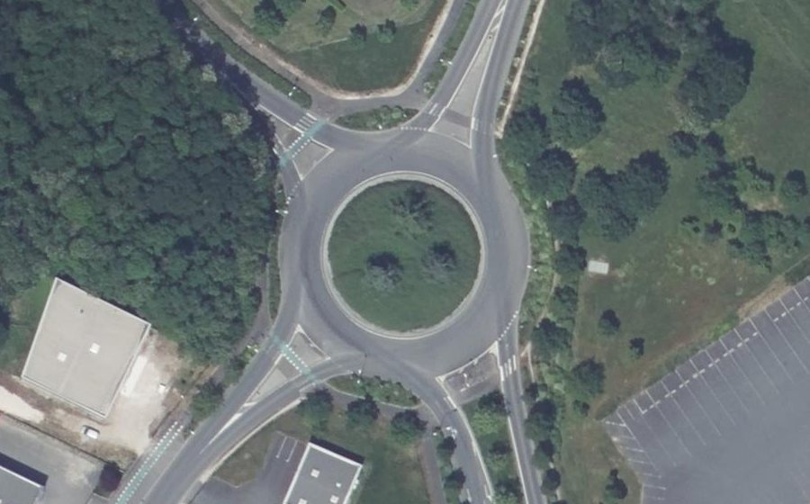 Vue aérienne du Rond-point anonyme n°25321682