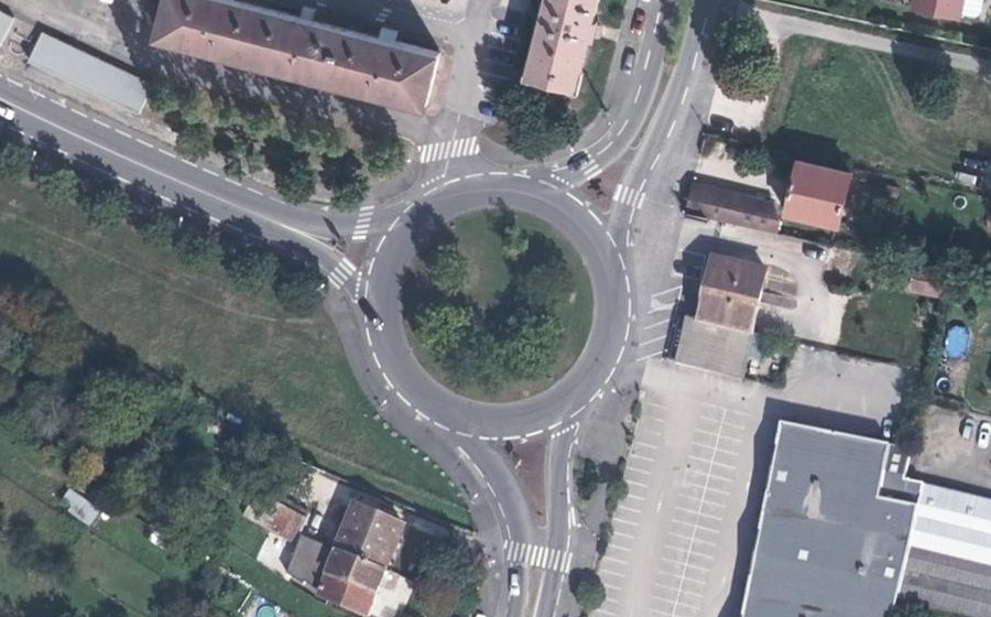 Vue aérienne du Rond-point anonyme n°25323091