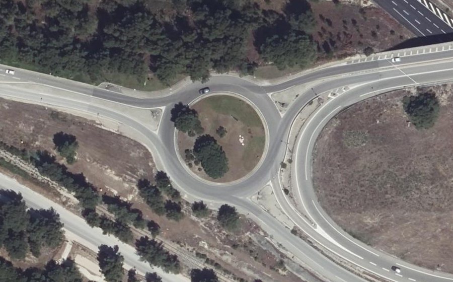 Vue aérienne du Rond-point anonyme n°25331401