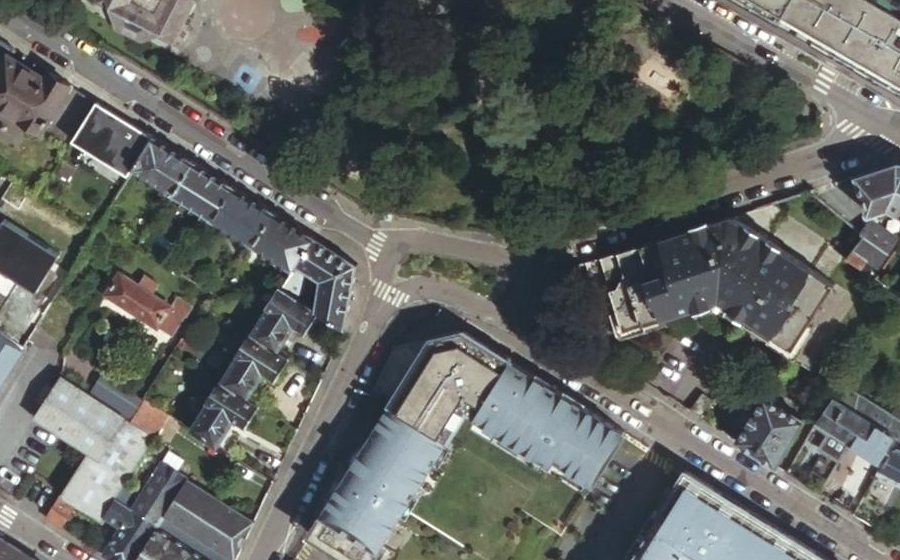 Vue aérienne du Rond-point anonyme n°25336391