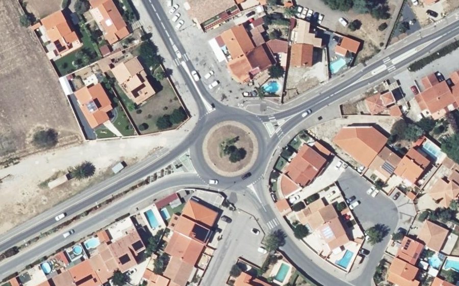 Vue aérienne du Rond-point anonyme n°25341929