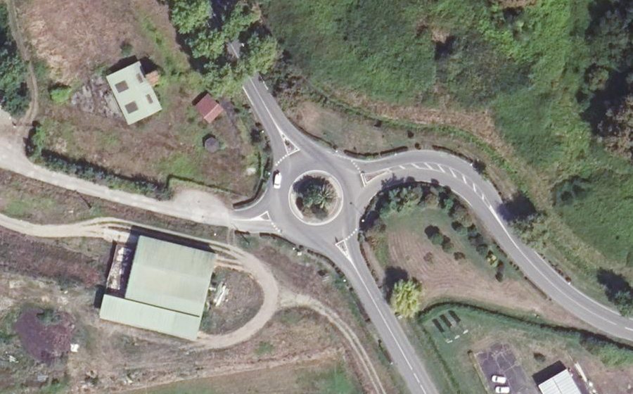 Vue aérienne du Rond-point anonyme n°25343602