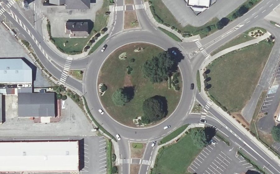 Vue aérienne du Rond-point anonyme n°25345038