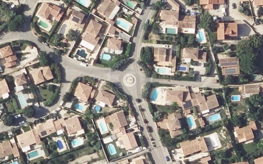 Vue aérienne du Rond-point anonyme n°25347718