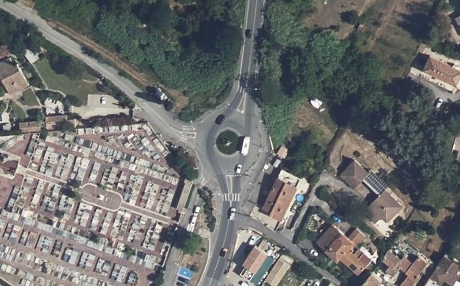 Vue aérienne du Rond-point anonyme n°25349623
