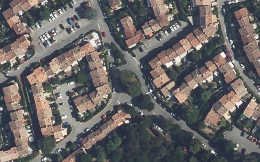 Vue aérienne du Rond-point anonyme n°25349679