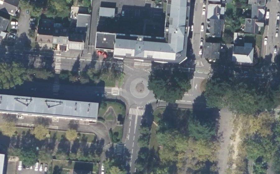 Vue aérienne du Rond-point anonyme n°253502390