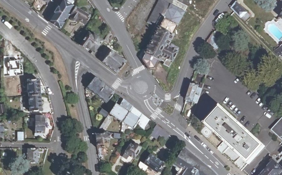 Vue aérienne du Rond-point anonyme n°253520859