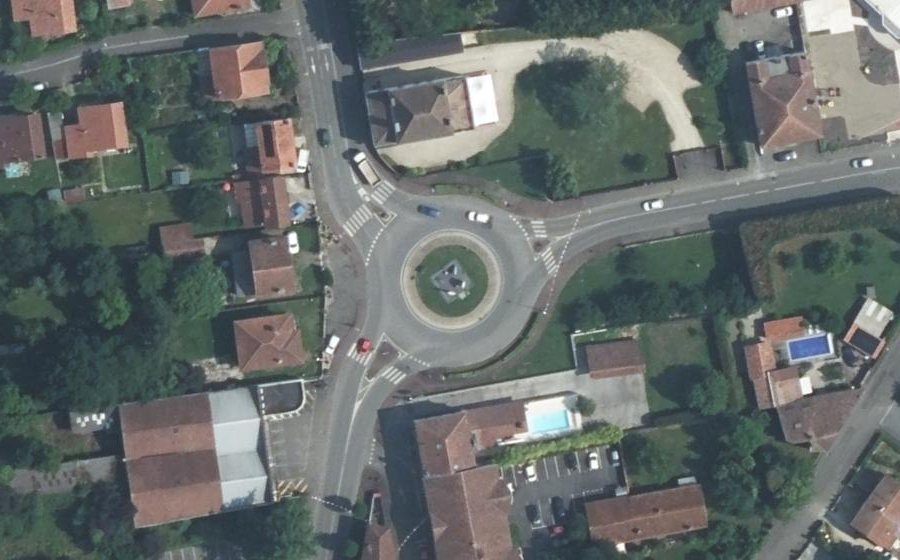 Vue aérienne du Rond-point anonyme n°25352211