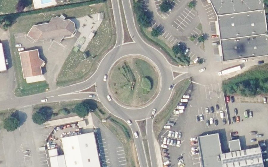 Vue aérienne du Rond-point anonyme n°25352338