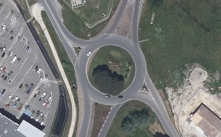 Vue aérienne du Rond-point anonyme n°25356753