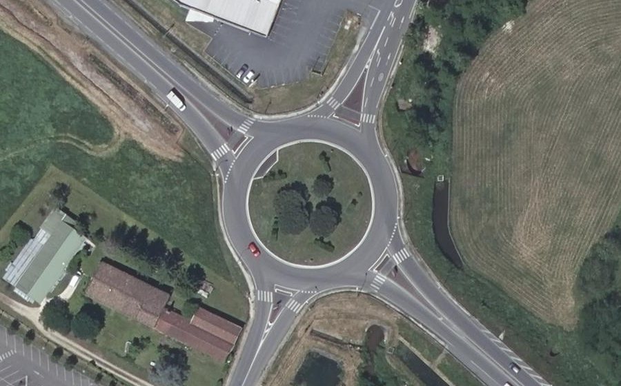 Vue aérienne du Rond-point anonyme n°25356910
