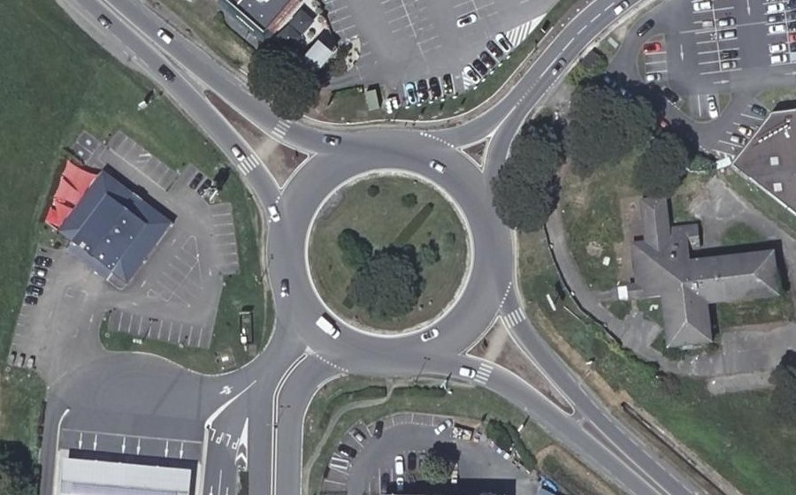 Vue aérienne du Rond-point anonyme n°25356918