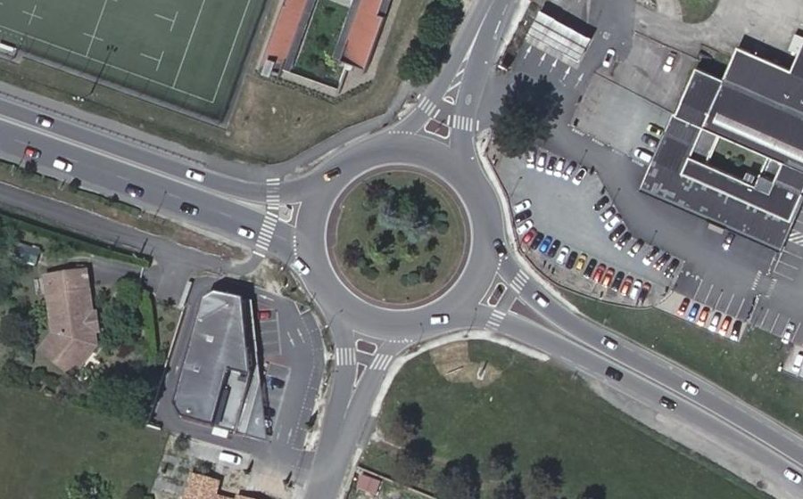 Vue aérienne du Rond-point anonyme n°25356920
