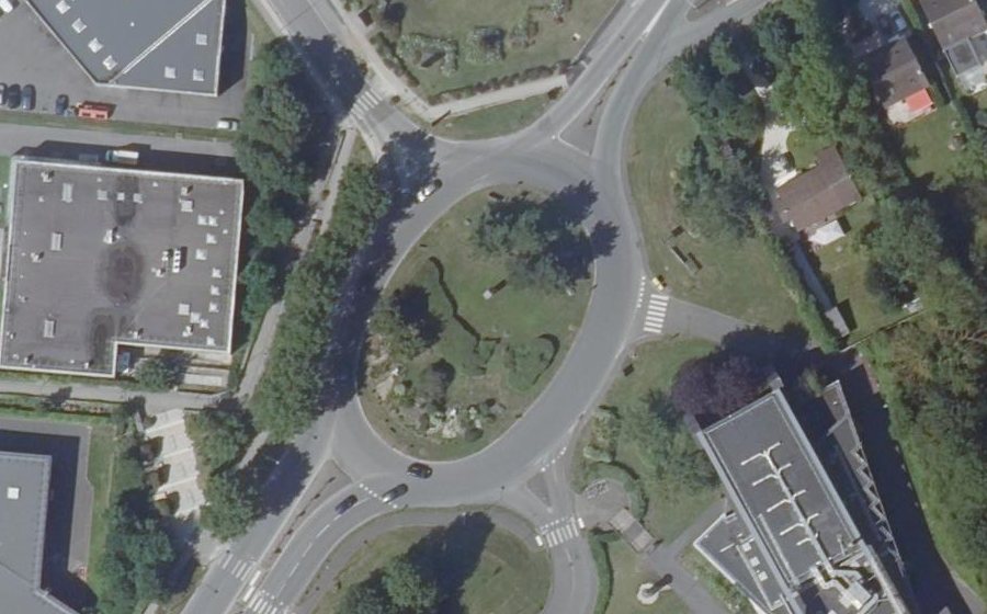 Vue aérienne du Rond-point anonyme n°25362254